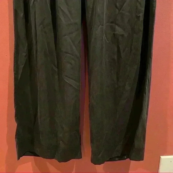 Lululemon Black Flowy Pants - Picture 3 of 9